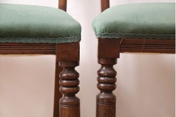 イギリスアンティーク　クラシカルな佇まいが魅力的なウォールナット材製のチェア2脚セット(ダイニングチェア、椅子、イス、バラ売り可能)(R-047845)