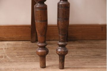 イギリスアンティーク　クラシカルな佇まいが魅力的なウォールナット材製のチェア2脚セット(ダイニングチェア、椅子、イス、バラ売り可能)(R-047845)