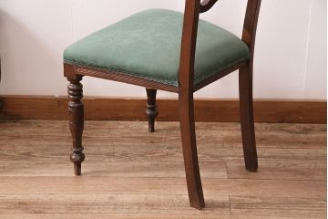 イギリスアンティーク　クラシカルな佇まいが魅力的なウォールナット材製のチェア2脚セット(ダイニングチェア、椅子、イス、バラ売り可能)(R-047845)
