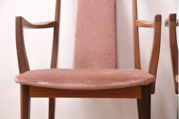 イギリスビンテージ　人気のG-PLAN!背もたれにもファブリックが使われている、アーム付きのチェア2脚セット(ダイニングチェア、椅子、アームチェア、バラ売り可能)(R-047846)