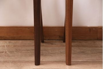 イギリスビンテージ　人気のG-PLAN!背もたれにもファブリックが使われている、アーム付きのチェア2脚セット(ダイニングチェア、椅子、アームチェア、バラ売り可能)(R-047846)