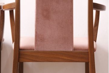 イギリスビンテージ　人気のG-PLAN!背もたれにもファブリックが使われている、アーム付きのチェア2脚セット(ダイニングチェア、椅子、アームチェア、バラ売り可能)(R-047846)