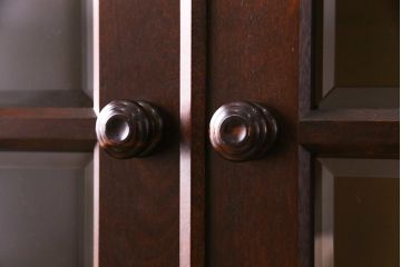 中古美品　北海道民芸家具　HM114K　スリムで上品な本箱(ブックケース、キャビネット、飾り棚)(定価約25万7千円)