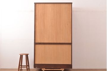 中古　国産民芸家具!品のある佇まいが魅力的な前面ケヤキ材製の重ね箪笥(衣装箪笥、引き出し、チェスト)(R-047852)