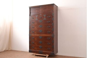 中古　国産民芸家具!品のある佇まいが魅力的な前面ケヤキ材製の重ね箪笥(衣装箪笥、引き出し、チェスト)(R-047852)
