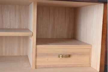 中古　国産民芸家具!品のある佇まいが魅力的な前面欅(ケヤキ)材製の整理箪笥(衣装箪笥、収納たんす、和タンス、引き出し、チェスト)(R-047853)