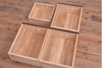 中古　国産民芸家具!品のある佇まいが魅力的な前面欅(ケヤキ)材製の整理箪笥(衣装箪笥、収納たんす、和タンス、引き出し、チェスト)(R-047853)