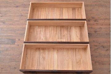 中古　国産民芸家具!品のある佇まいが魅力的な前面欅(ケヤキ)材製の整理箪笥(衣装箪笥、収納たんす、和タンス、引き出し、チェスト)(R-047853)