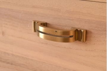 中古　国産民芸家具!品のある佇まいが魅力的な前面欅(ケヤキ)材製の整理箪笥(衣装箪笥、収納たんす、和タンス、引き出し、チェスト)(R-047853)