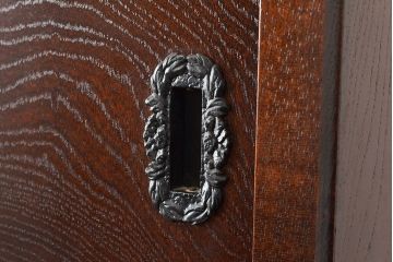 中古　国産民芸家具!品のある佇まいが魅力的な前面欅(ケヤキ)材製の整理箪笥(衣装箪笥、収納たんす、和タンス、引き出し、チェスト)(R-047853)