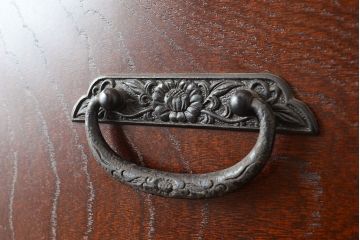 中古　国産民芸家具!品のある佇まいが魅力的な前面欅(ケヤキ)材製の整理箪笥(衣装箪笥、収納たんす、和タンス、引き出し、チェスト)(R-047853)