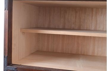 中古　国産民芸家具!品のある佇まいが魅力的な前面欅(ケヤキ)材製の整理箪笥(衣装箪笥、収納たんす、和タンス、引き出し、チェスト)(R-047853)