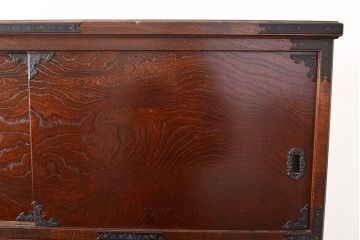中古　国産民芸家具!品のある佇まいが魅力的な前面欅(ケヤキ)材製の整理箪笥(衣装箪笥、収納たんす、和タンス、引き出し、チェスト)(R-047853)