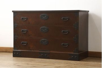 中古　国産民芸家具!品のある佇まいが魅力的な前面ケヤキ材製の整理箪笥(衣装箪笥、引き出し、チェスト)(R-047854)