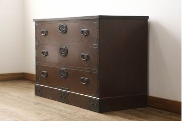 中古　国産民芸家具!品のある佇まいが魅力的な前面ケヤキ材製の整理箪笥(衣装箪笥、引き出し、チェスト)(R-047854)