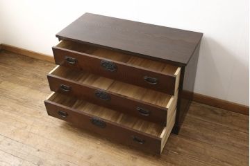 中古　国産民芸家具!品のある佇まいが魅力的な前面ケヤキ材製の整理箪笥(衣装箪笥、引き出し、チェスト)(R-047854)
