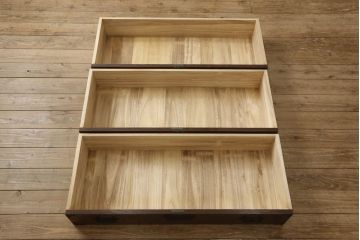 中古　国産民芸家具!品のある佇まいが魅力的な前面ケヤキ材製の整理箪笥(衣装箪笥、引き出し、チェスト)(R-047854)