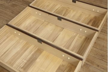 中古　国産民芸家具!品のある佇まいが魅力的な前面ケヤキ材製の整理箪笥(衣装箪笥、引き出し、チェスト)(R-047854)