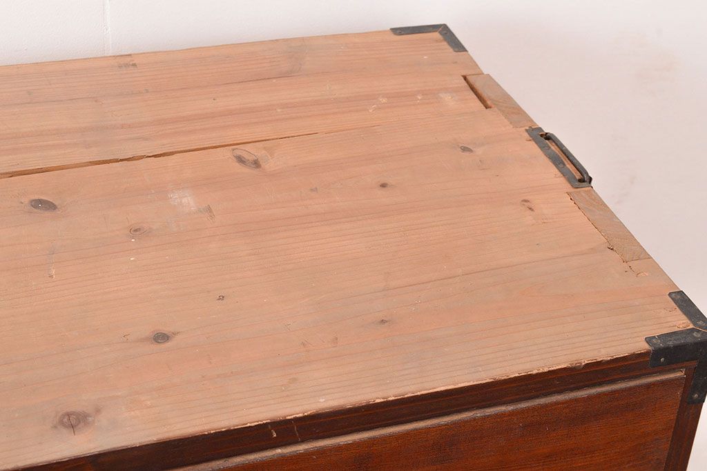 和製アンティーク　前面ケヤキ材　鶴亀金具　時代の風情が漂う二本松箪笥(重ね箪笥、衣装箪笥、整理箪笥、引き出し)(R-047855)