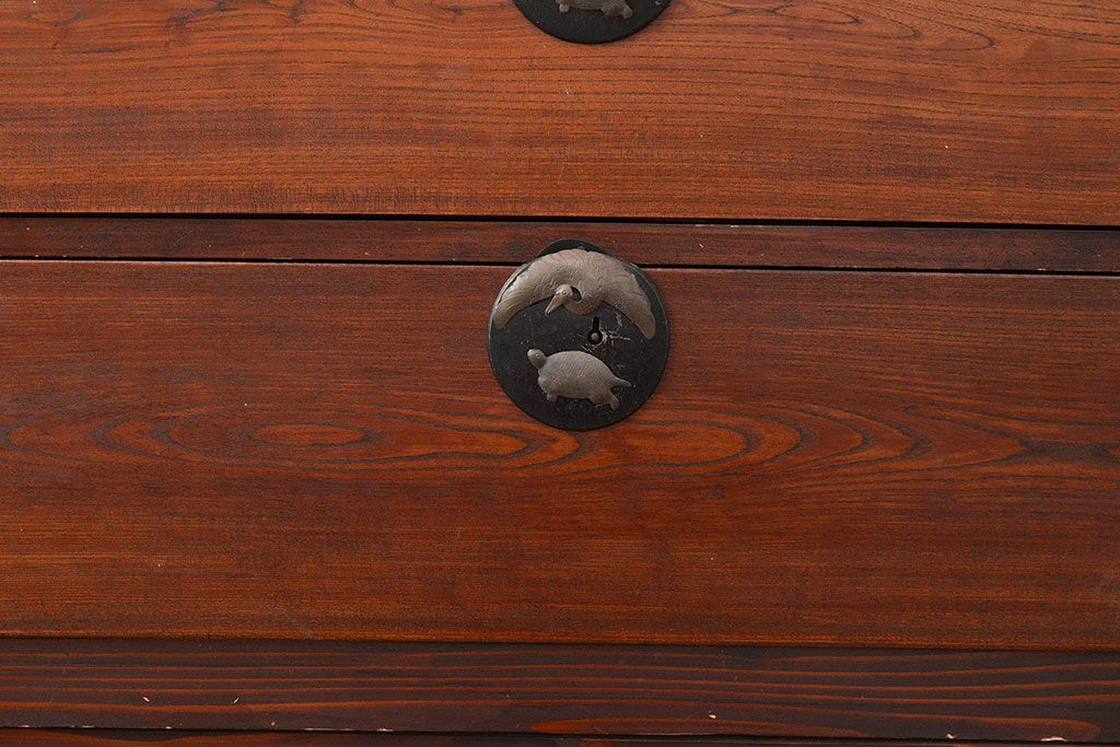 和製アンティーク　前面ケヤキ材　鶴亀金具　時代の風情が漂う二本松箪笥(重ね箪笥、衣装箪笥、整理箪笥、引き出し)(R-047855)