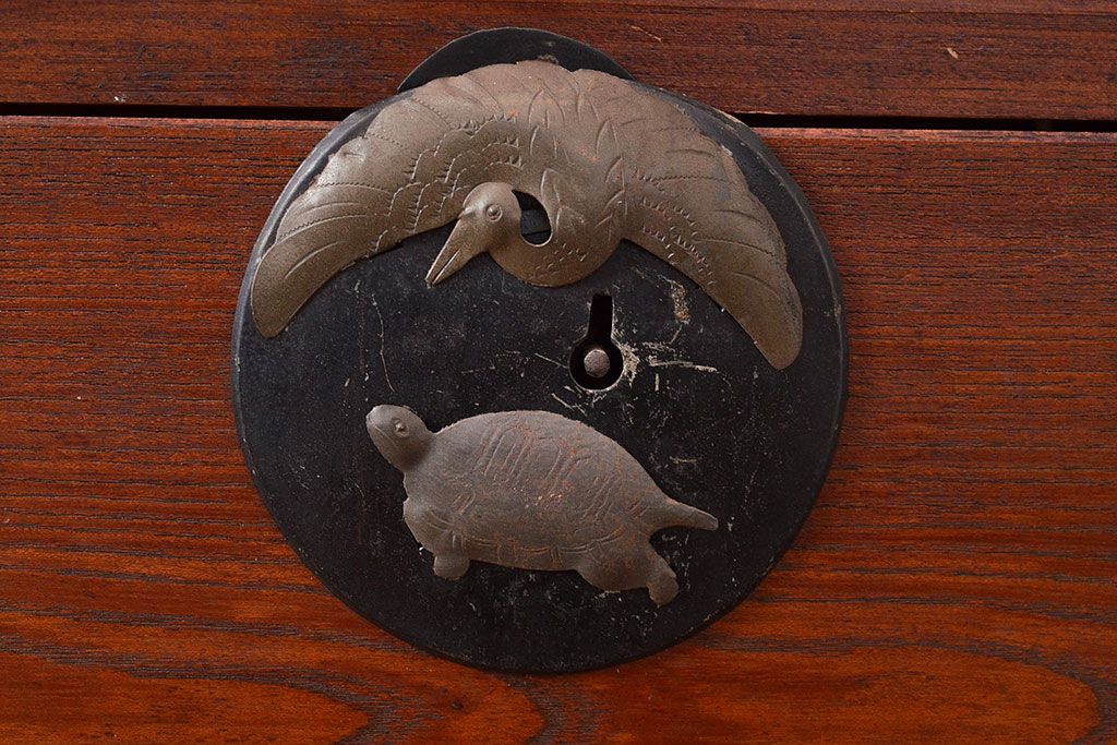 和製アンティーク　前面ケヤキ材　鶴亀金具　時代の風情が漂う二本松箪笥(重ね箪笥、衣装箪笥、整理箪笥、引き出し)(R-047855)