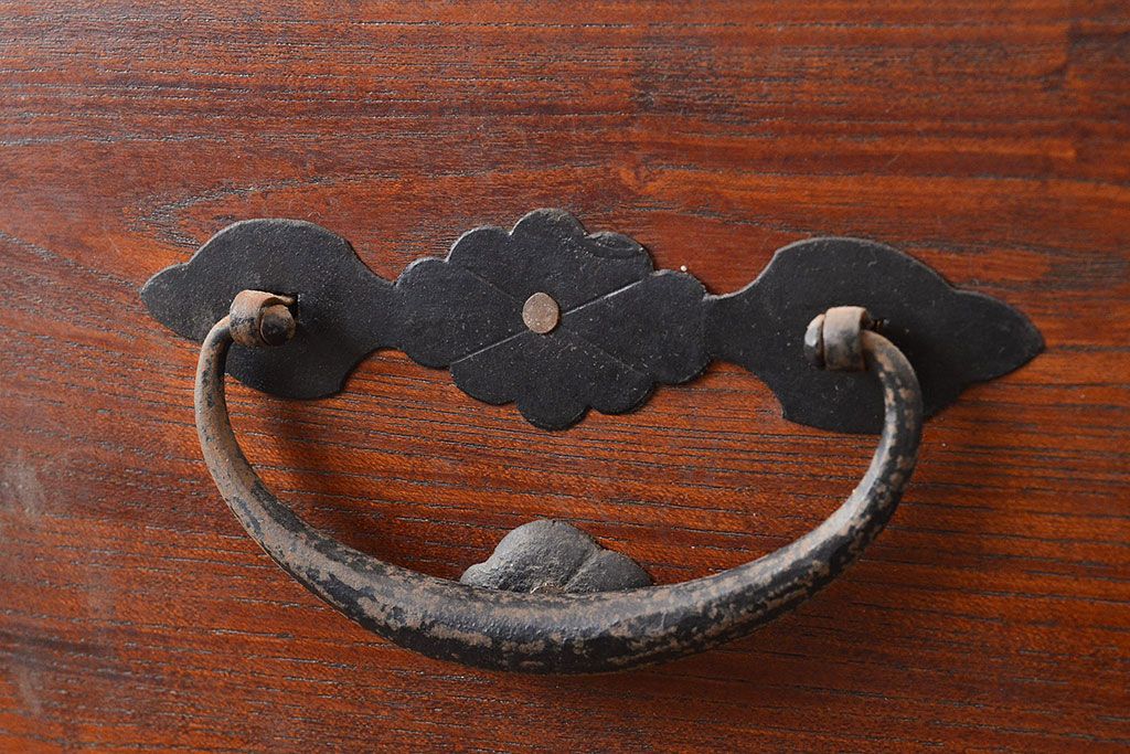 和製アンティーク　前面ケヤキ材　鶴亀金具　時代の風情が漂う二本松箪笥(重ね箪笥、衣装箪笥、整理箪笥、引き出し)(R-047855)