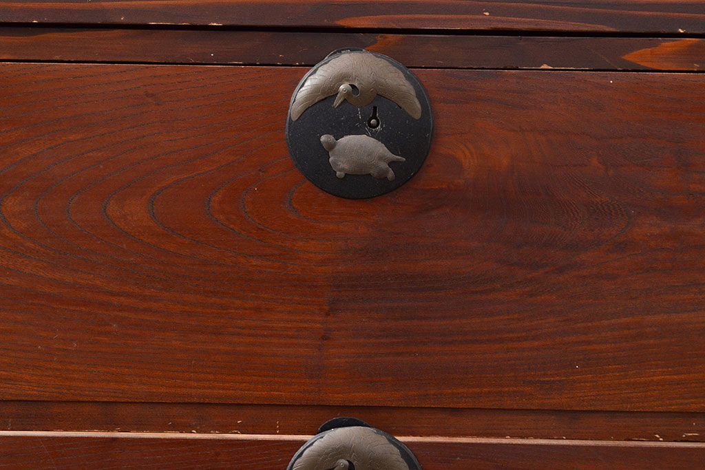和製アンティーク　前面ケヤキ材　鶴亀金具　時代の風情が漂う二本松箪笥(重ね箪笥、衣装箪笥、整理箪笥、引き出し)(R-047855)
