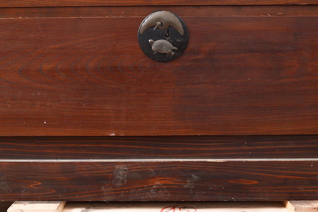 和製アンティーク　前面ケヤキ材　鶴亀金具　時代の風情が漂う二本松箪笥(重ね箪笥、衣装箪笥、整理箪笥、引き出し)(R-047855)