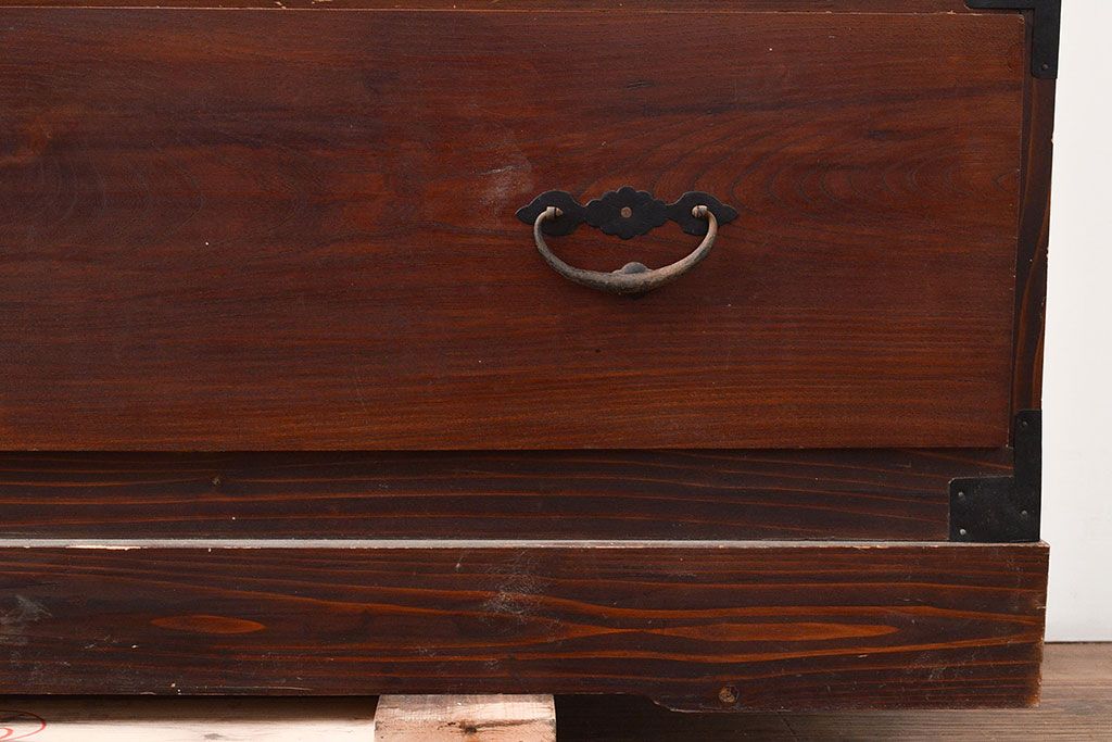 和製アンティーク　前面ケヤキ材　鶴亀金具　時代の風情が漂う二本松箪笥(重ね箪笥、衣装箪笥、整理箪笥、引き出し)(R-047855)