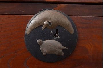 和製アンティーク　前面ケヤキ材　鶴亀金具　時代の風情が漂う二本松箪笥(重ね箪笥、衣装箪笥、整理箪笥、引き出し)(R-047855)