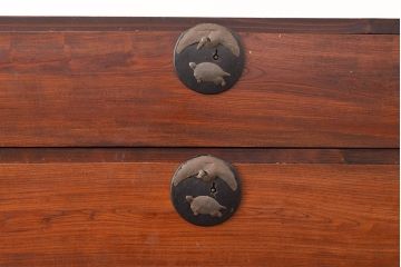和製アンティーク　前面ケヤキ材　鶴亀金具　時代の風情が漂う二本松箪笥のローボード(衣装箪笥、整理箪笥、引き出し、リビングボード)(R-047856)