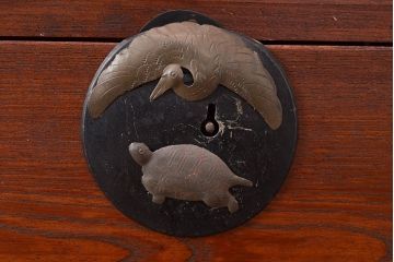 和製アンティーク　前面ケヤキ材　鶴亀金具　時代の風情が漂う二本松箪笥のローボード(衣装箪笥、整理箪笥、引き出し、リビングボード)(R-047856)