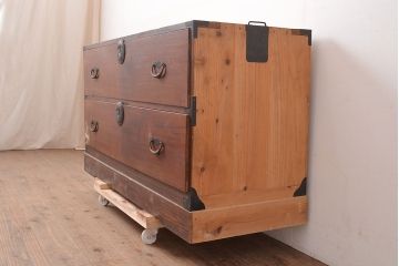 和製アンティーク　前面ケヤキ材　鶴亀金具　時代の風情が漂う二本松箪笥のローボード(衣装箪笥、整理箪笥、引き出し、リビングボード)(R-047857)