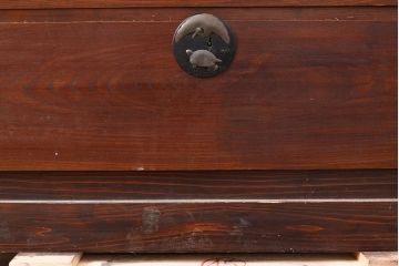 和製アンティーク　前面ケヤキ材　鶴亀金具　時代の風情が漂う二本松箪笥のローボード(衣装箪笥、整理箪笥、引き出し、リビングボード)(R-047857)
