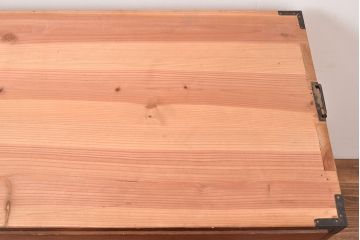 和製アンティーク　前面ケヤキ材　鶴亀金具　時代の風情が漂う二本松箪笥のローボード(衣装箪笥、整理箪笥、引き出し、リビングボード)(R-047857)