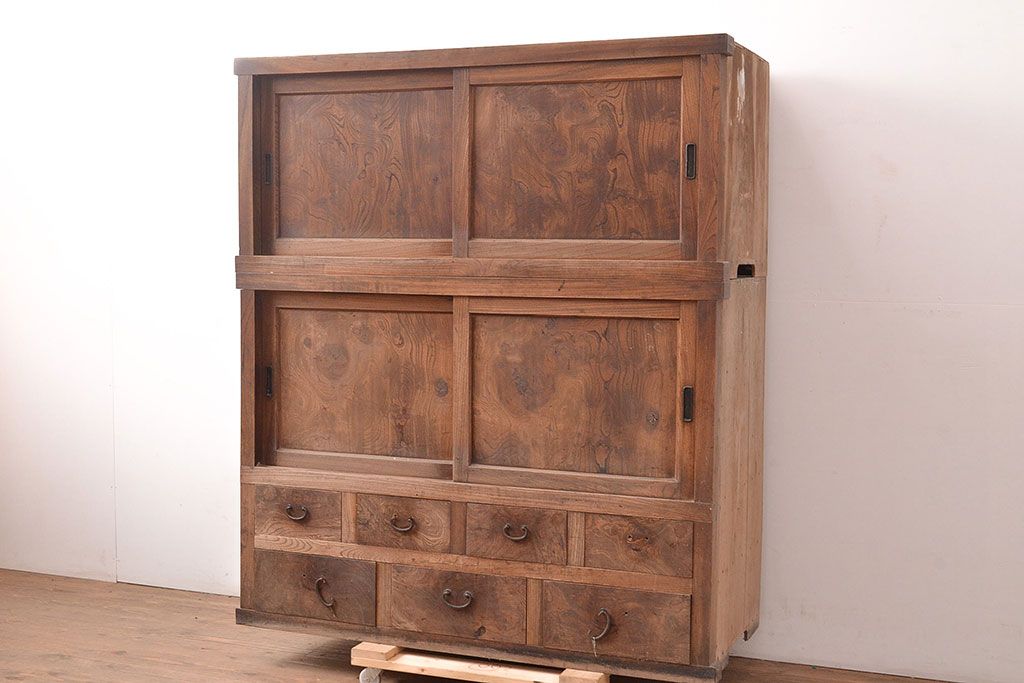 和製アンティーク　前面ケヤキ材　味のある木肌と力強い杢目が魅力的な重ね箪笥(時代箪笥、収納棚)(R-047858)