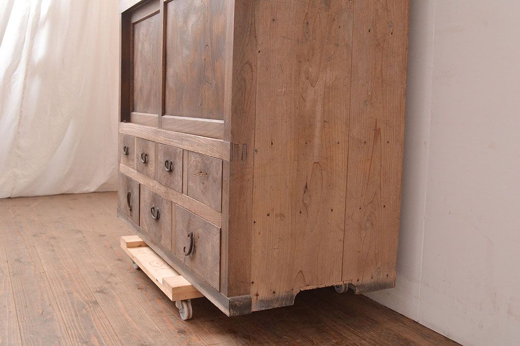 和製アンティーク　前面ケヤキ材　味のある木肌と力強い杢目が魅力的な重ね箪笥(時代箪笥、収納棚)(R-047858)