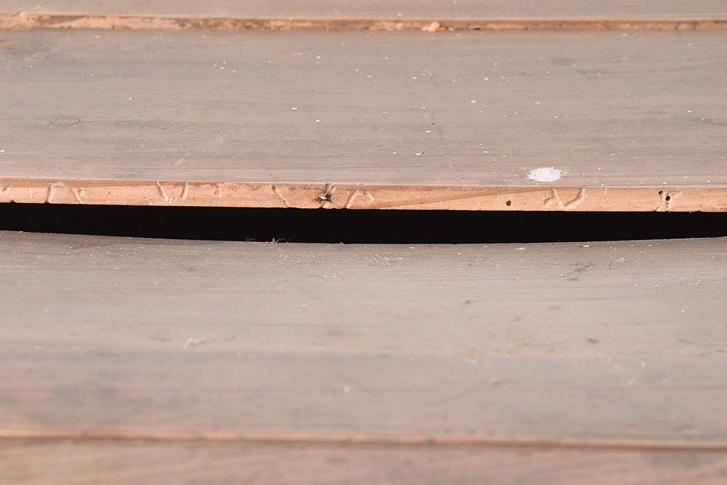 和製アンティーク　前面ケヤキ材　味のある木肌と力強い杢目が魅力的な重ね箪笥(時代箪笥、収納棚)(R-047858)