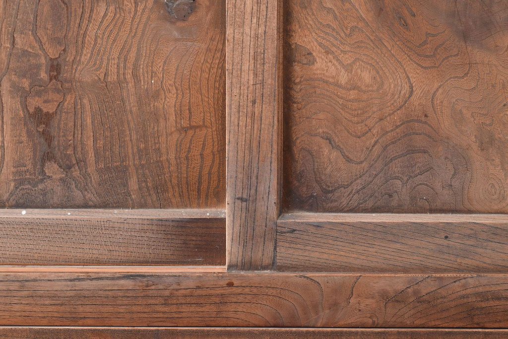 和製アンティーク　前面ケヤキ材　味のある木肌と力強い杢目が魅力的な重ね箪笥(時代箪笥、収納棚)(R-047858)