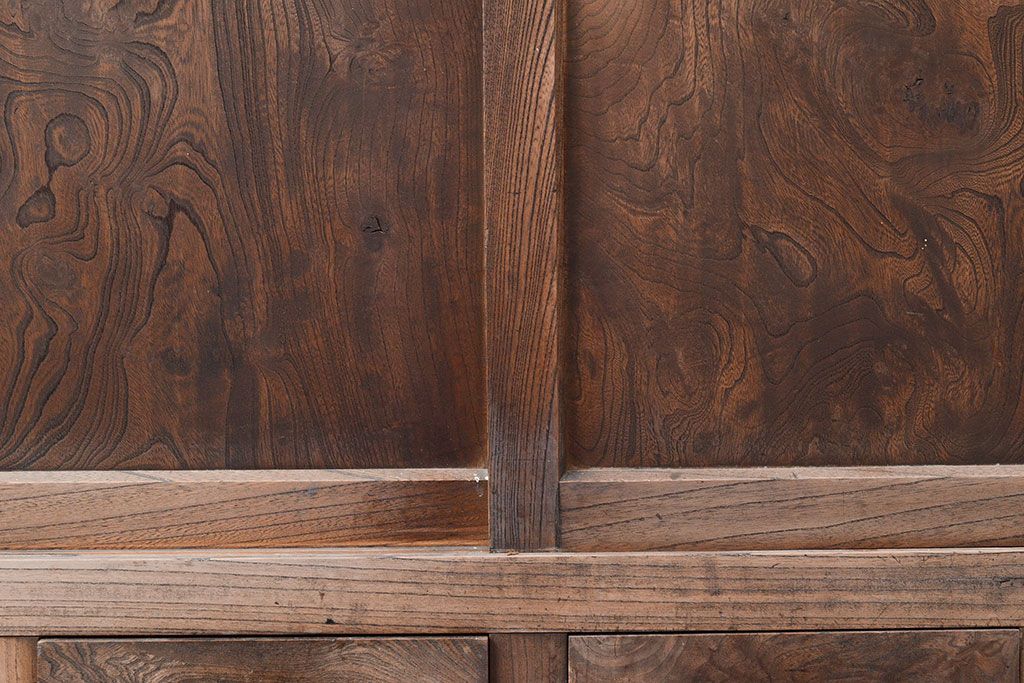 和製アンティーク　前面ケヤキ材　味のある木肌と力強い杢目が魅力的な重ね箪笥(時代箪笥、収納棚)(R-047858)