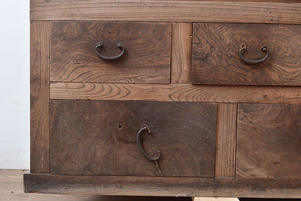 和製アンティーク　前面ケヤキ材　味のある木肌と力強い杢目が魅力的な重ね箪笥(時代箪笥、収納棚)(R-047858)