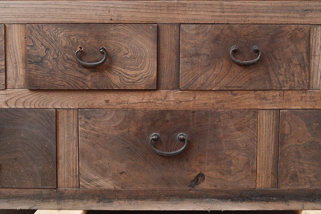 和製アンティーク　前面ケヤキ材　味のある木肌と力強い杢目が魅力的な重ね箪笥(時代箪笥、収納棚)(R-047858)