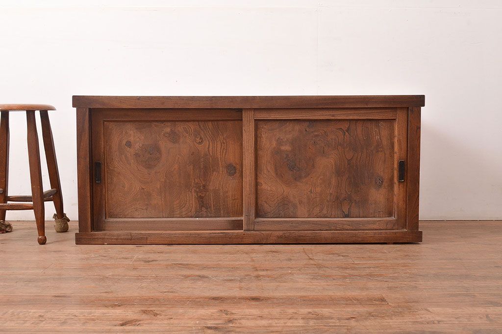 和製アンティーク　前面ケヤキ材　味のある木肌と力強い杢目が魅力的な箪笥サイドボード(時代箪笥、収納棚)(R-047859)