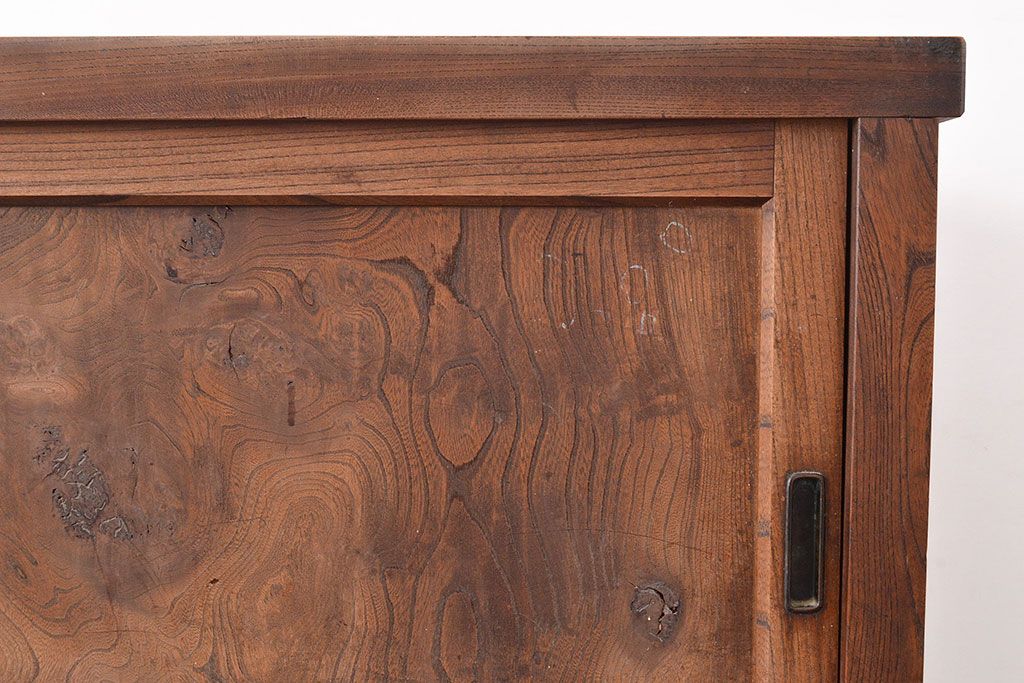 和製アンティーク　前面ケヤキ材　味のある木肌と力強い杢目が魅力的な箪笥サイドボード(時代箪笥、収納棚)(R-047859)
