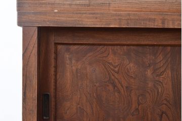 和製アンティーク　前面ケヤキ材　引き出し付き　味のある木肌と力強い杢目が魅力的な箪笥サイドボード(時代箪笥、収納棚)(R-047860)