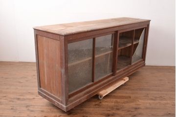 和製アンティーク　大正昭和初期　前面タモ材　ノスタルジックな雰囲気漂う上手物のガラス戸棚(収納棚、飾り棚、キャビネット、リビングボード)(R-047865)