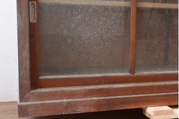 和製アンティーク　大正昭和初期　前面タモ材　ノスタルジックな雰囲気漂う上手物のガラス戸棚(収納棚、飾り棚、キャビネット、リビングボード)(R-047865)