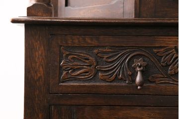 イギリスアンティーク　繊細な彫り装飾が目を引く、オーク材製のキャビネット(収納棚、戸棚)(R-047867)