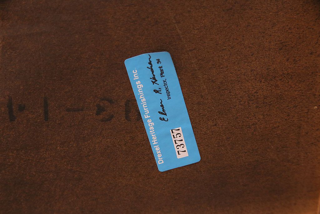 中古　DREXEL HERITAGE(ドレクセルヘリテイジ)　Cameo Classics(キャメオクラシックス)　優雅なひとときを演出するカクテルテーブル(定価約60万円)(センターテーブル)(R-047871)