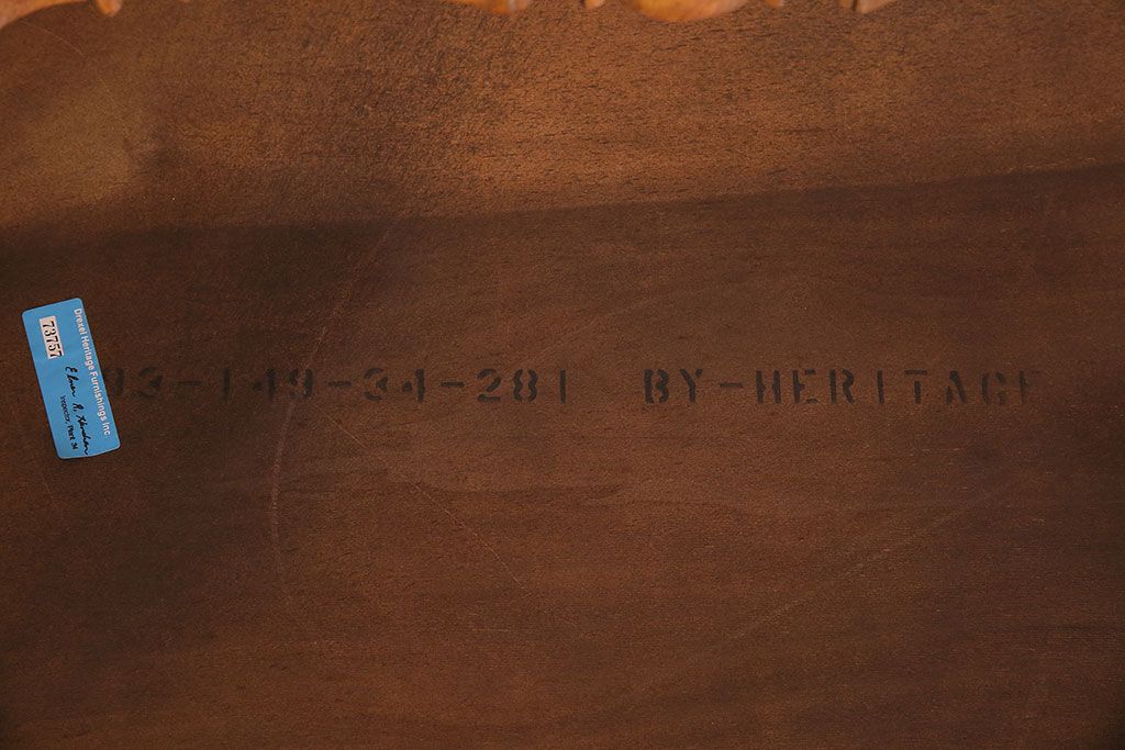 中古　DREXEL HERITAGE(ドレクセルヘリテイジ)　Cameo Classics(キャメオクラシックス)　優雅なひとときを演出するカクテルテーブル(定価約60万円)(センターテーブル)(R-047871)